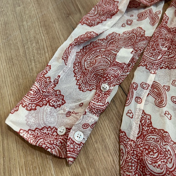 EQUIPMENT Femme Blouse in red and cream paisley design - Size Medium - Picture 7 of 9